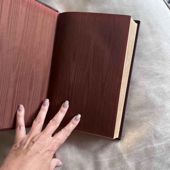 Lolita - Picture 6 of 8